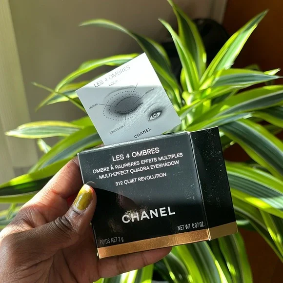 NEW AUTHENTIC CHANEL multi-effect Quadra eyeshadow (312 Quiet Revolution)